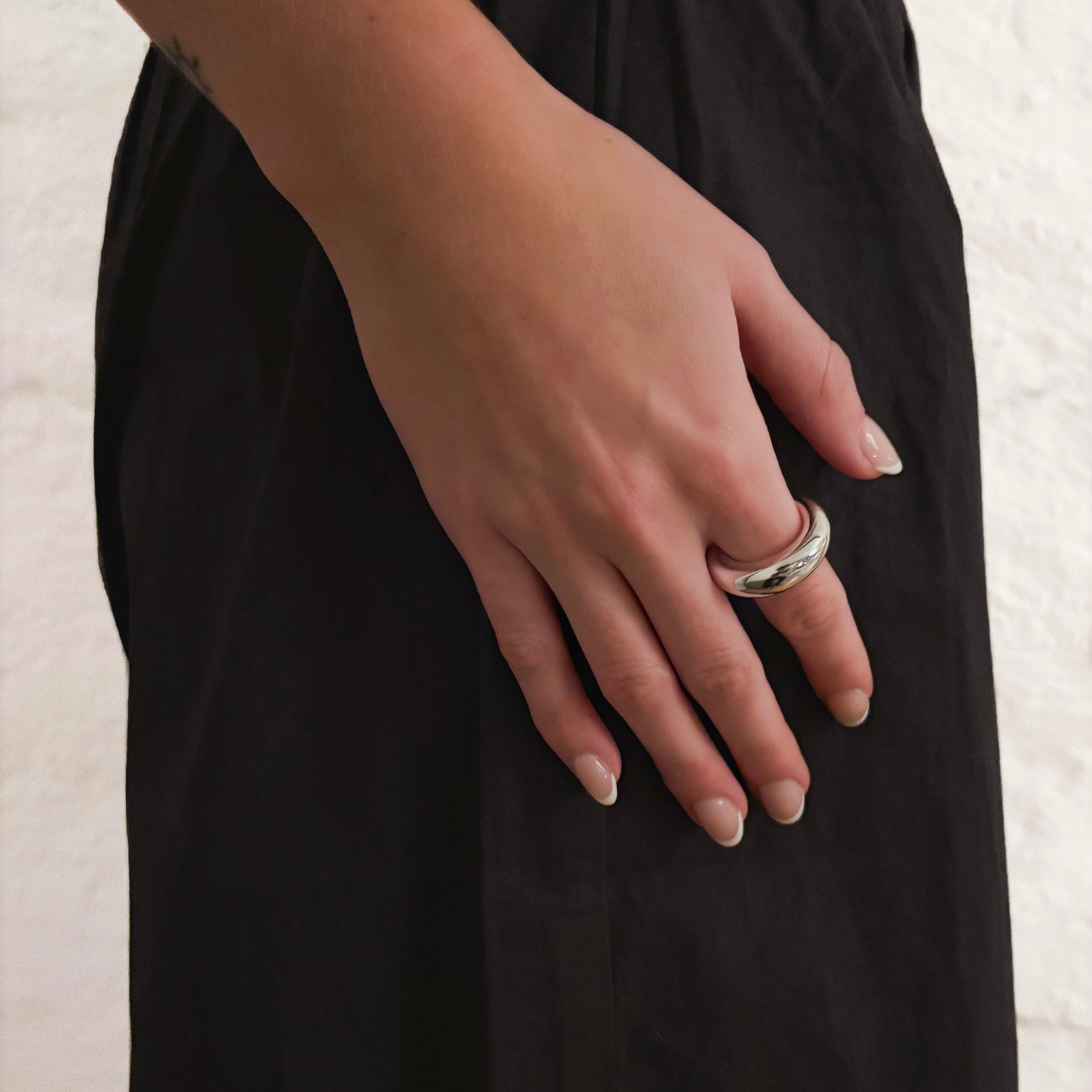 KAIZEN CHUNKY RING silver – närbild bred ring statement