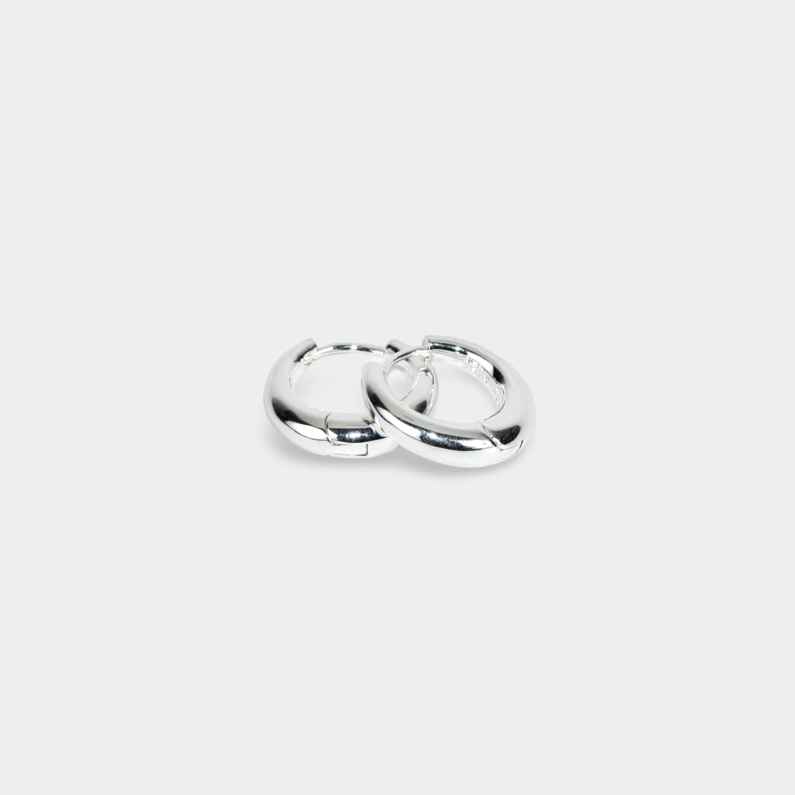 KAIZEN SMALL HOOPS silver – små silvercreoler 12mm minimalistisk design