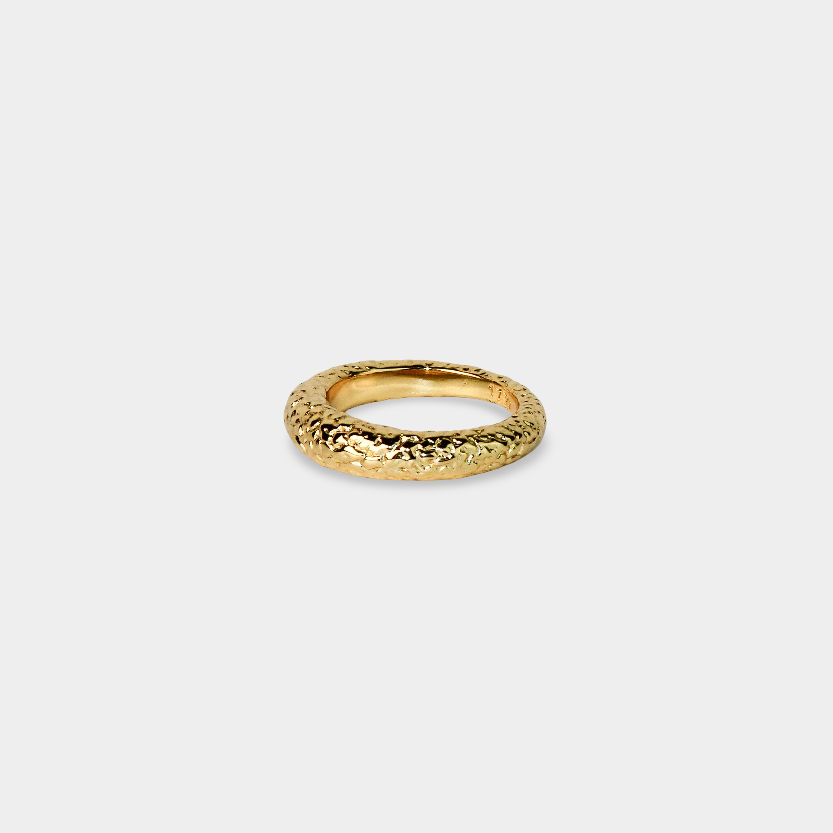 KAIZEN TEXTURED RING guld – texturerad guldring minimalistisk design