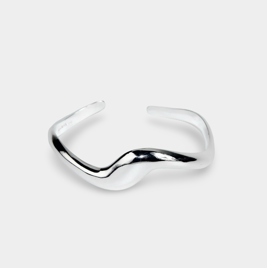 SAUDADE CUFF BRACELET silver – vågigt silverarmband 925 silver minimalistisk design