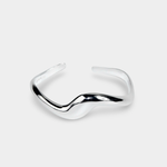 SAUDADE CUFF BRACELET silver – vågigt silverarmband 925 silver minimalistisk design